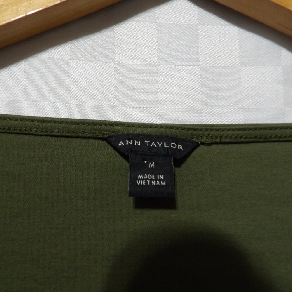 ANN TAYLOR Ruffly Sleeve Blouse | M - Picture 4 of 5